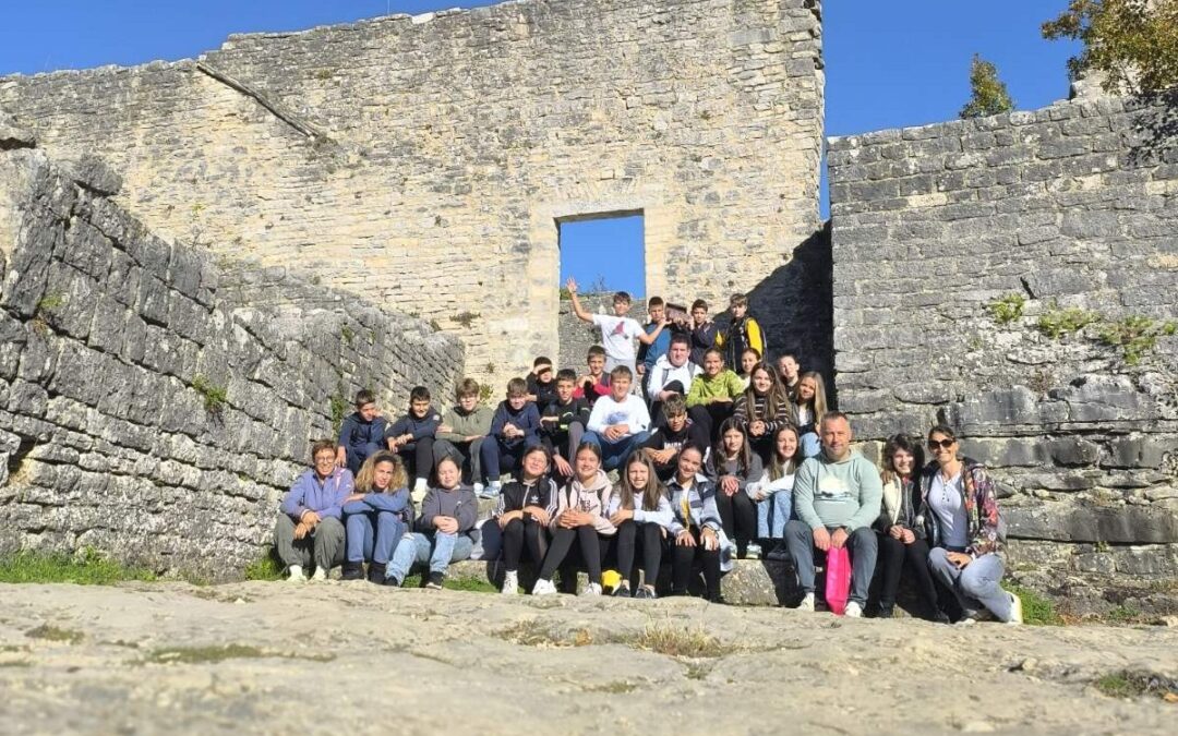 Šestaši u potrazi za mačem i blagom kapetana Morgana na terenskoj nastavi u Svetvinčentu i Dvigradu