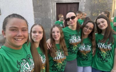 Glagoljica poučava, spaja i zabavlja: učenice šestog razreda sudjelovale na Maloj glagoljskoj akademiji u Roču